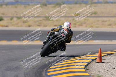 media/Oct-08-2022-SoCal Trackdays (Sat) [[1fc3beec89]]/Turn 11 Backside (1145am)/